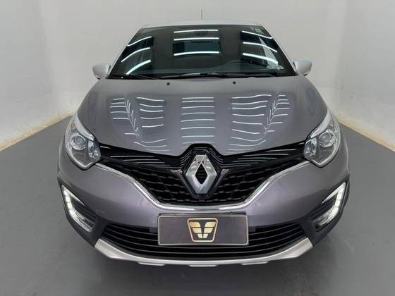 RENAULT CAPTUR 1.6 16V SCE FLEX BOSE X-TRONIC RENAULT CAPTUR 1.6 16V SCE FLEX BOSE X-TRONIC